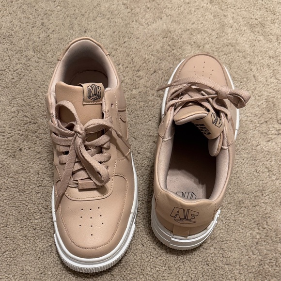 Nike Women's Beige Sneakers - Picture 3 of 3